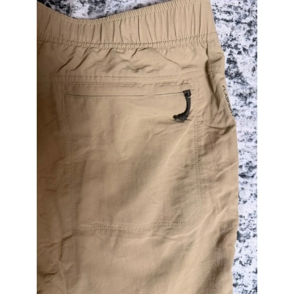 North Face Men's Flash dry tan shorts Size L